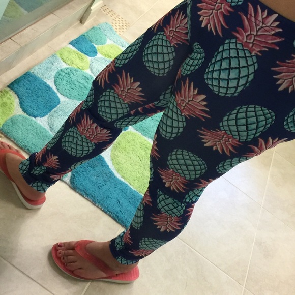 ⬇️ NWT New pineapple leggings one size XS-XL blue - Picture 7 of 8